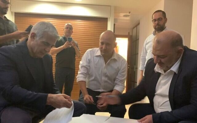 Israel parliament confirms Netanyahu is out after 12 years 1 Yesh Atids Yair Lapid Yaminas Naftali Bennett and Raams Mansour Abbas